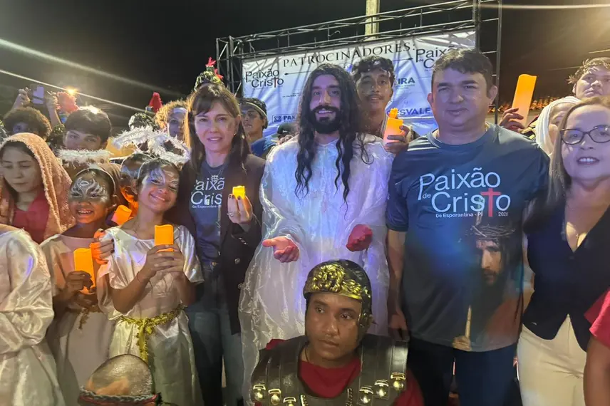 Multidão prestigia a Paixão de Cristo 2026 no centro de Esperantina, na Praça Lages Rebêlo