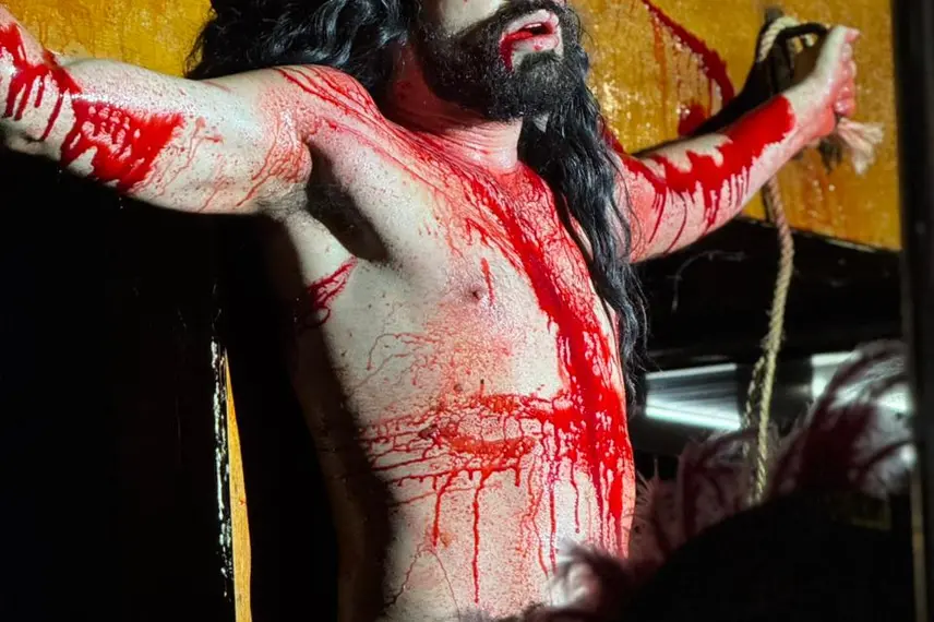 Multidão prestigia a Paixão de Cristo 2026 no centro de Esperantina, na Praça Lages Rebêlo