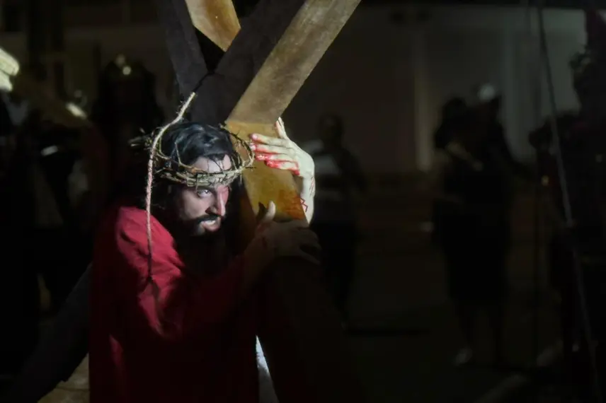 Multidão prestigia a Paixão de Cristo 2026 no centro de Esperantina, na Praça Lages Rebêlo