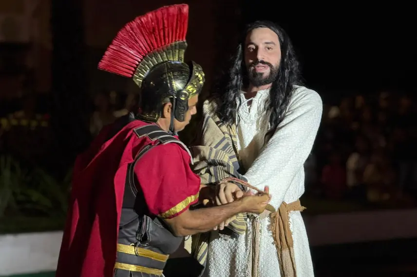 Multidão prestigia a Paixão de Cristo 2026 no centro de Esperantina, na Praça Lages Rebêlo