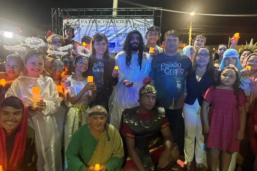 Multidão prestigia a Paixão de Cristo 2026 no centro de Esperantina, na Praça Lages Rebêlo