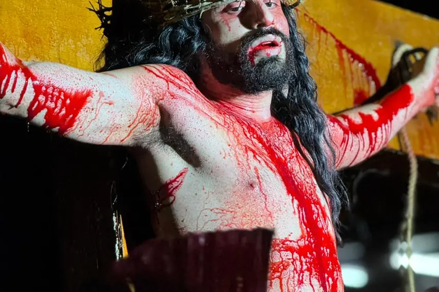 Multidão prestigia a Paixão de Cristo 2026 no centro de Esperantina, na Praça Lages Rebêlo