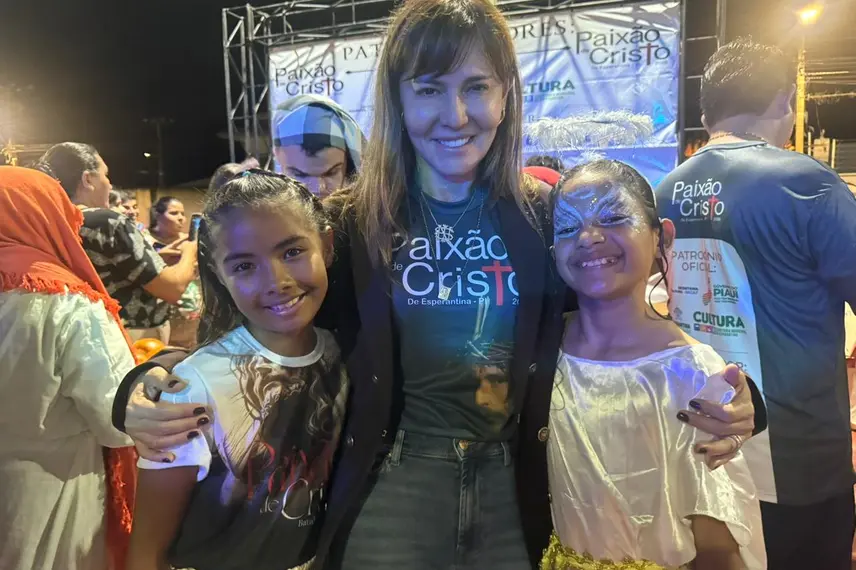 Multidão prestigia a Paixão de Cristo 2026 no centro de Esperantina, na Praça Lages Rebêlo