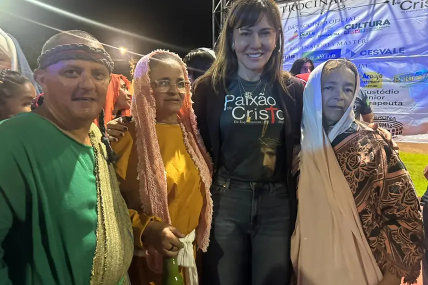 Multidão prestigia a Paixão de Cristo 2026 no centro de Esperantina, na Praça Lages Rebêlo