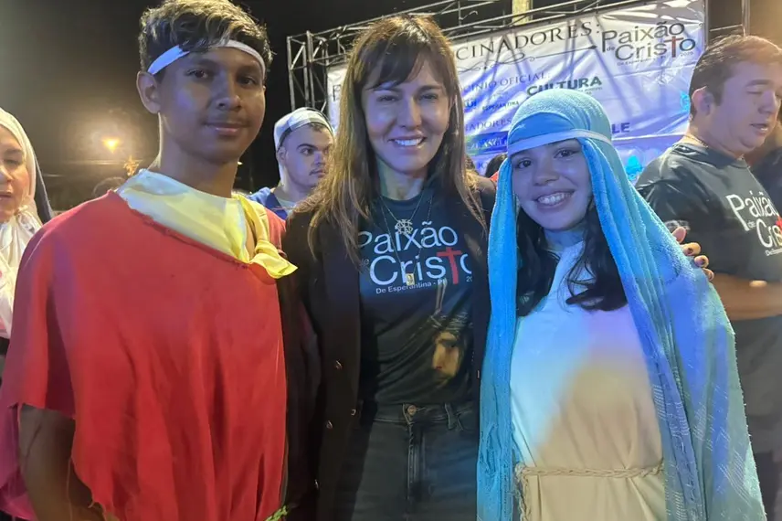 Multidão prestigia a Paixão de Cristo 2026 no centro de Esperantina, na Praça Lages Rebêlo