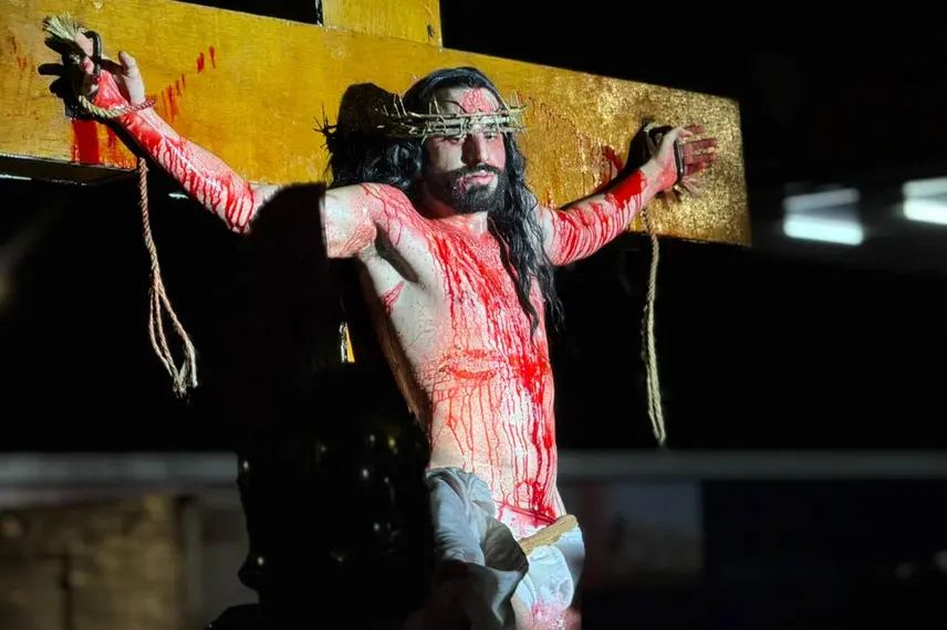 Multidão prestigia a Paixão de Cristo 2026 no centro de Esperantina, na Praça Lages Rebêlo