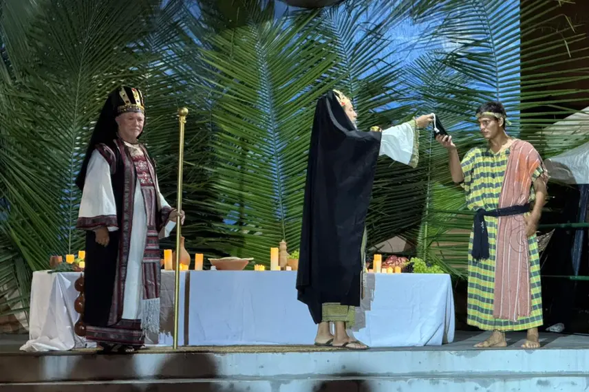 Multidão prestigia a Paixão de Cristo 2026 no centro de Esperantina, na Praça Lages Rebêlo