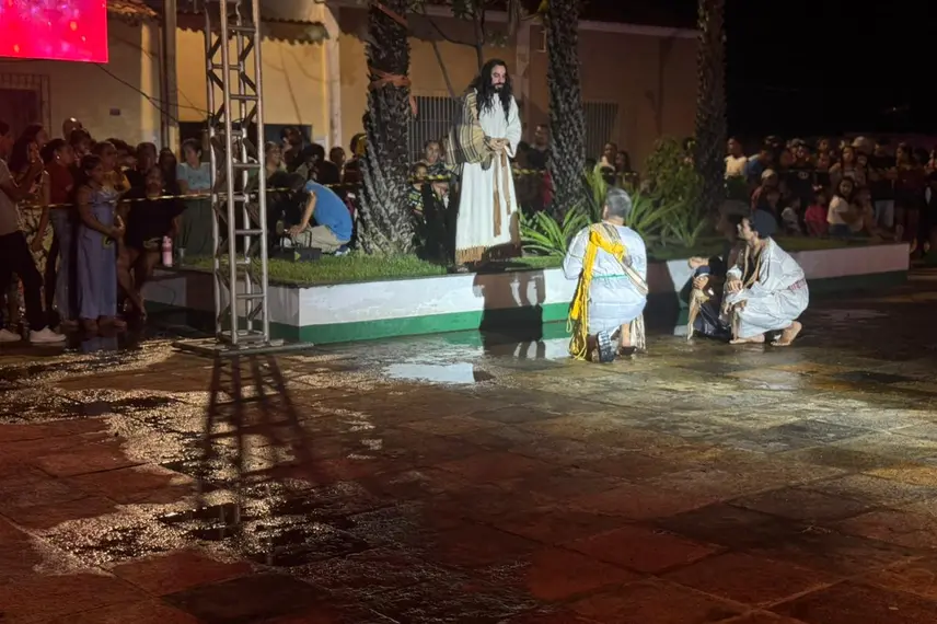 Multidão prestigia a Paixão de Cristo 2026 no centro de Esperantina, na Praça Lages Rebêlo