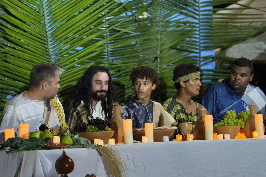 Multidão prestigia a Paixão de Cristo 2026 no centro de Esperantina, na Praça Lages Rebêlo