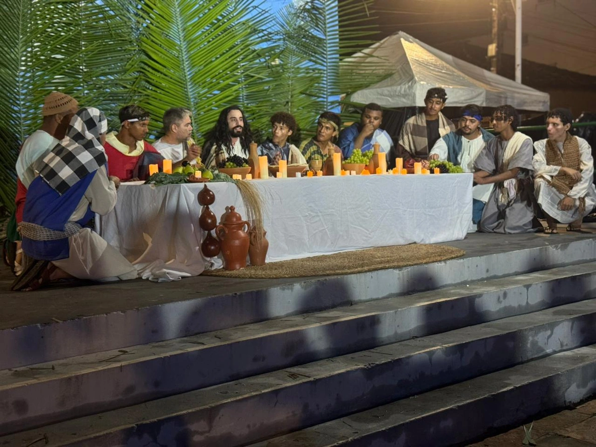 Multidão prestigia a Paixão de Cristo 2026 no centro de Esperantina, na Praça Lages Rebêlo