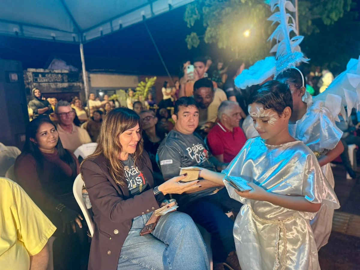 Multidão prestigia a Paixão de Cristo 2026 no centro de Esperantina, na Praça Lages Rebêlo