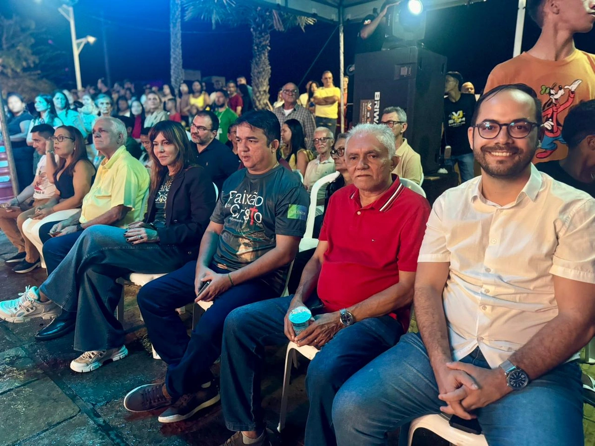 Multidão prestigia a Paixão de Cristo 2026 no centro de Esperantina, na Praça Lages Rebêlo