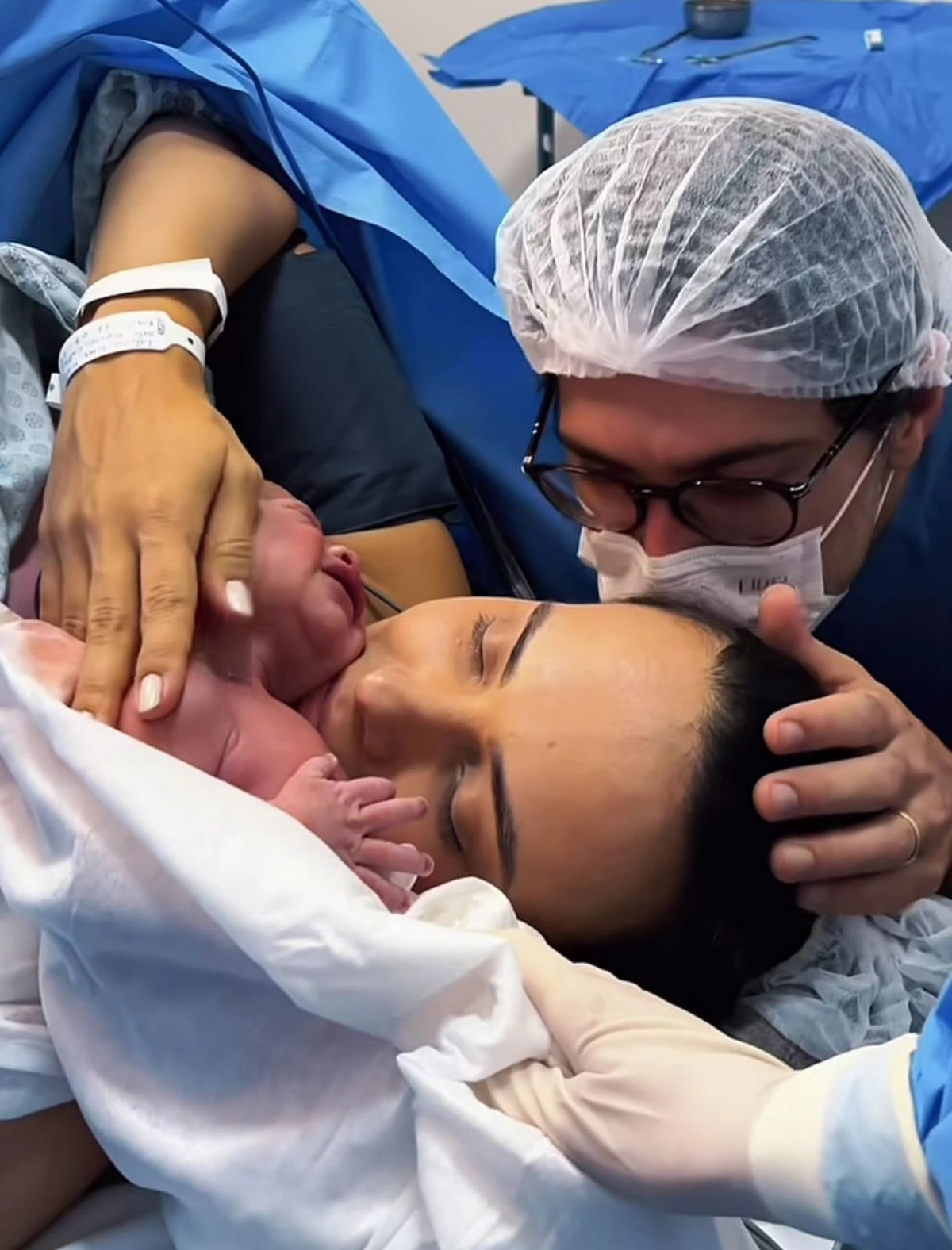 Nasceu em Teresina, João Eduardo, filho dos médicos Letícia Lux e Carlos Portela