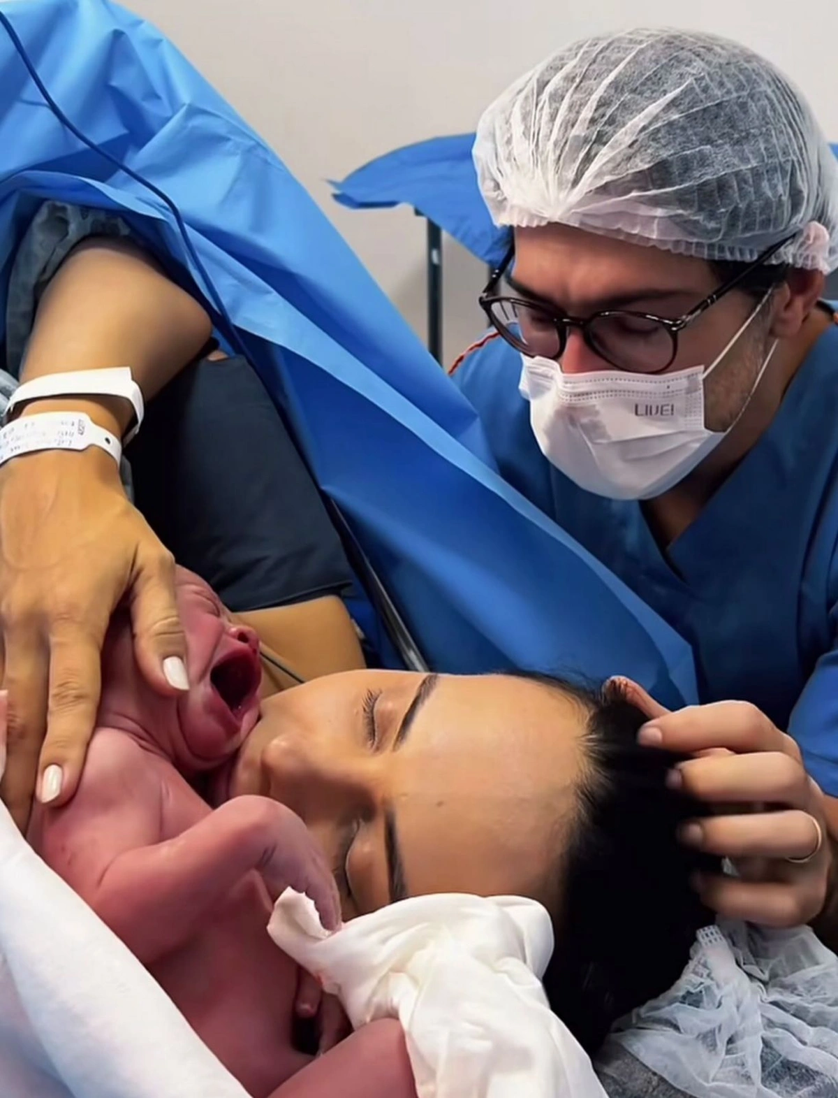 Nasceu em Teresina, João Eduardo, filho dos médicos Letícia Lux e Carlos Portela