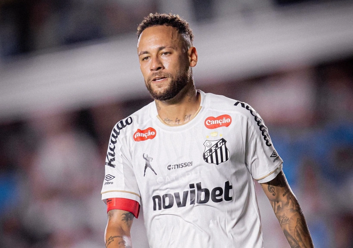 Neymar discute com torcedor após empate do Santos na Vila: "Dou a vida por esse clube"