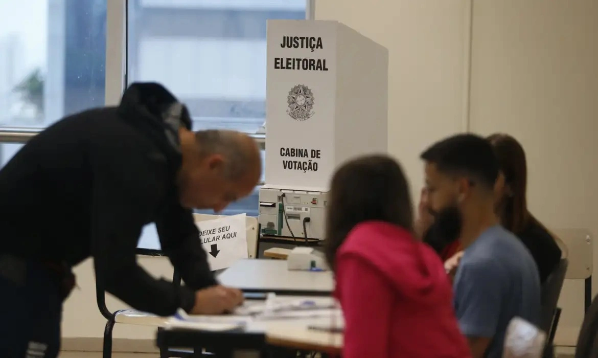 Número de eleitores com mais de 60 anos cresceu 74%, aponta pesquisa.