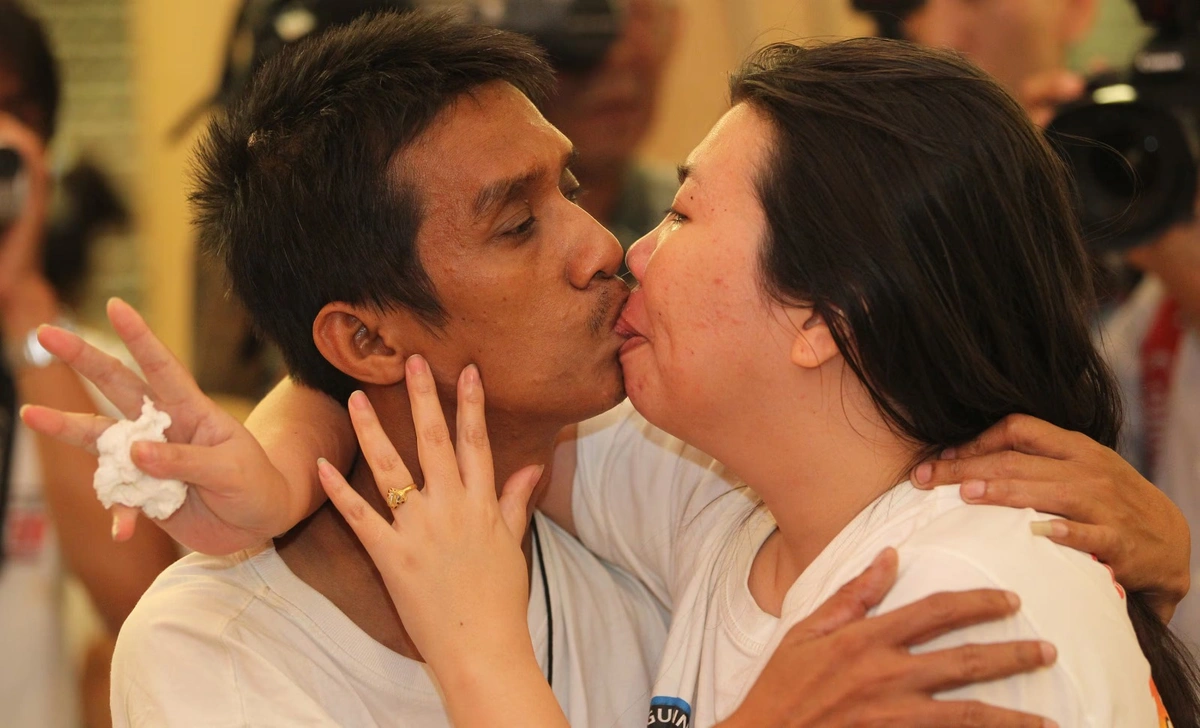 O beijo mais longo de sempre durou 58 horas e 35 minutos.