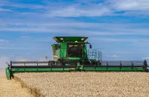 O cenário climático no Brasil segue influenciando diretamente o desempenho das principais culturas agrícolas. (Foto: Reprodução)