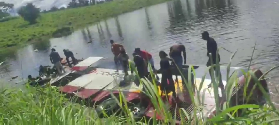 Ônibus que saiu de Teresina cai em açude e deixa duas pessoas mortas no Maranhão