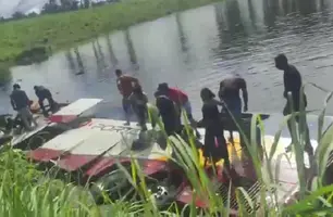 Ônibus que saiu de Teresina cai em açude e deixa duas pessoas mortas no Maranhão (Foto: Reprodução)