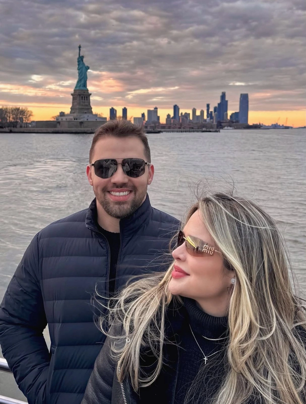 Os grávidos Julia Louzardo e Castro Neto em viagem internacional por New York