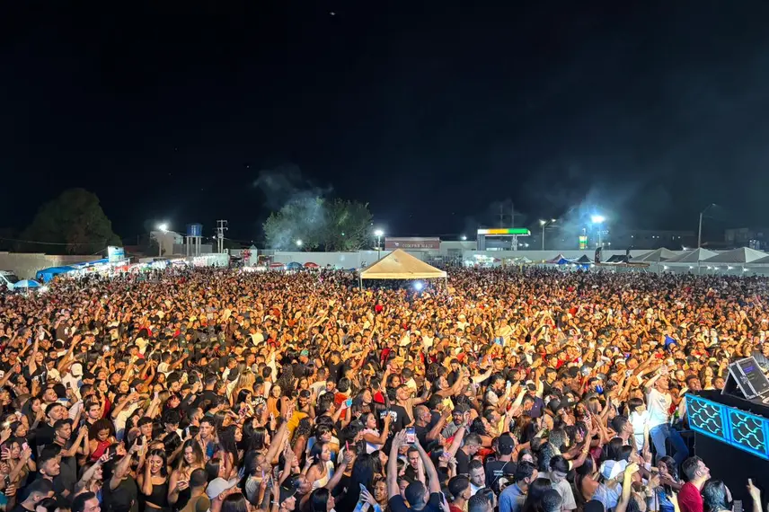 Pablo e Vitor Fernandes animam Baixa Grande do Ribeiro no aniversário de 34 anos