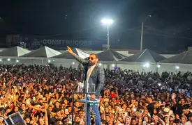 Pablo e Vitor Fernandes animam Baixa Grande do Ribeiro no aniversário de 34 anos (Foto: Conecta Piauí)