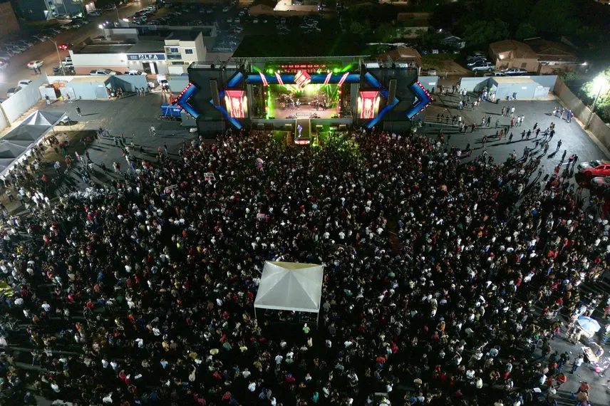 Pablo e Vitor Fernandes animam Baixa Grande do Ribeiro no aniversário de 34 anos