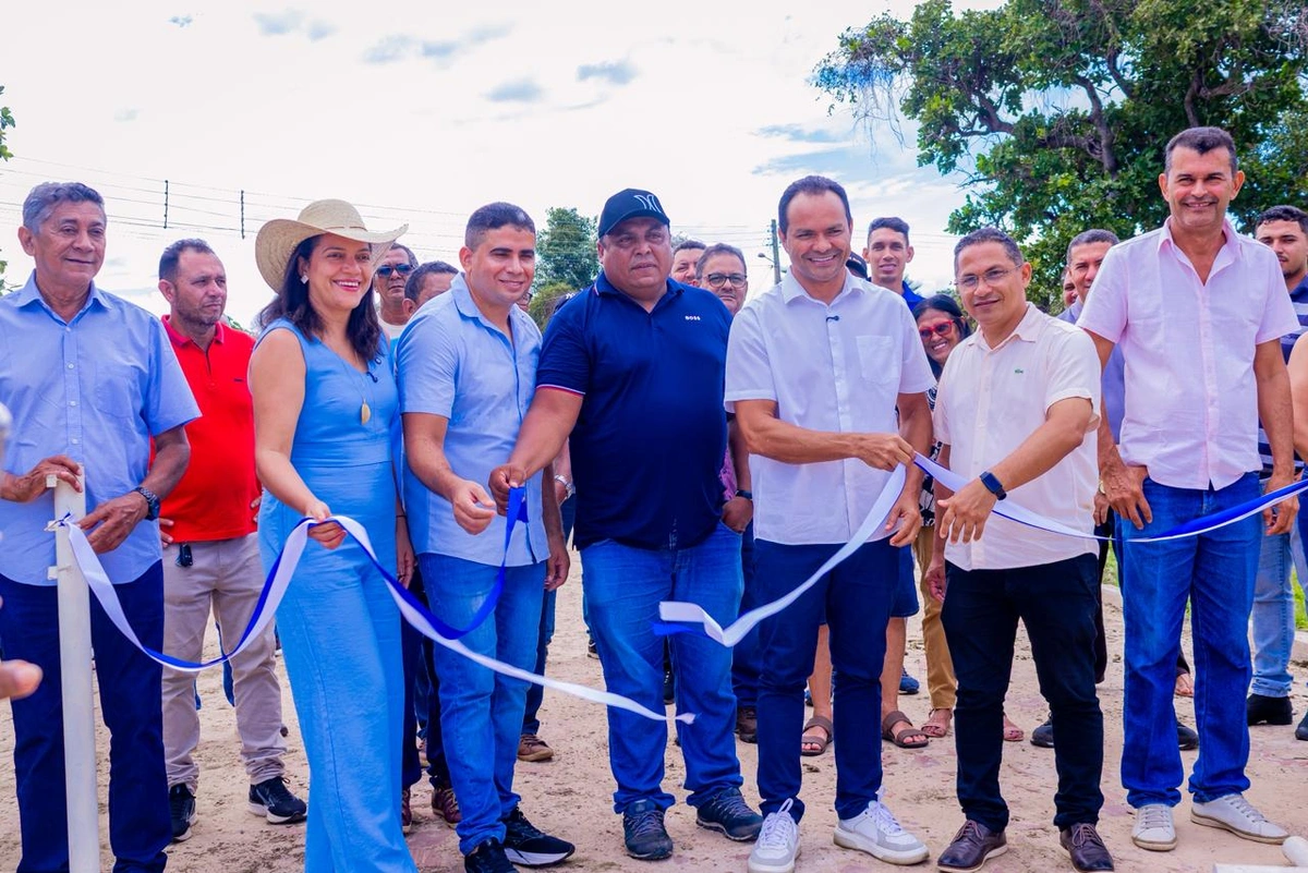 Pedro Gomes inaugura calçamento e academia na zona rural de José de Freitas