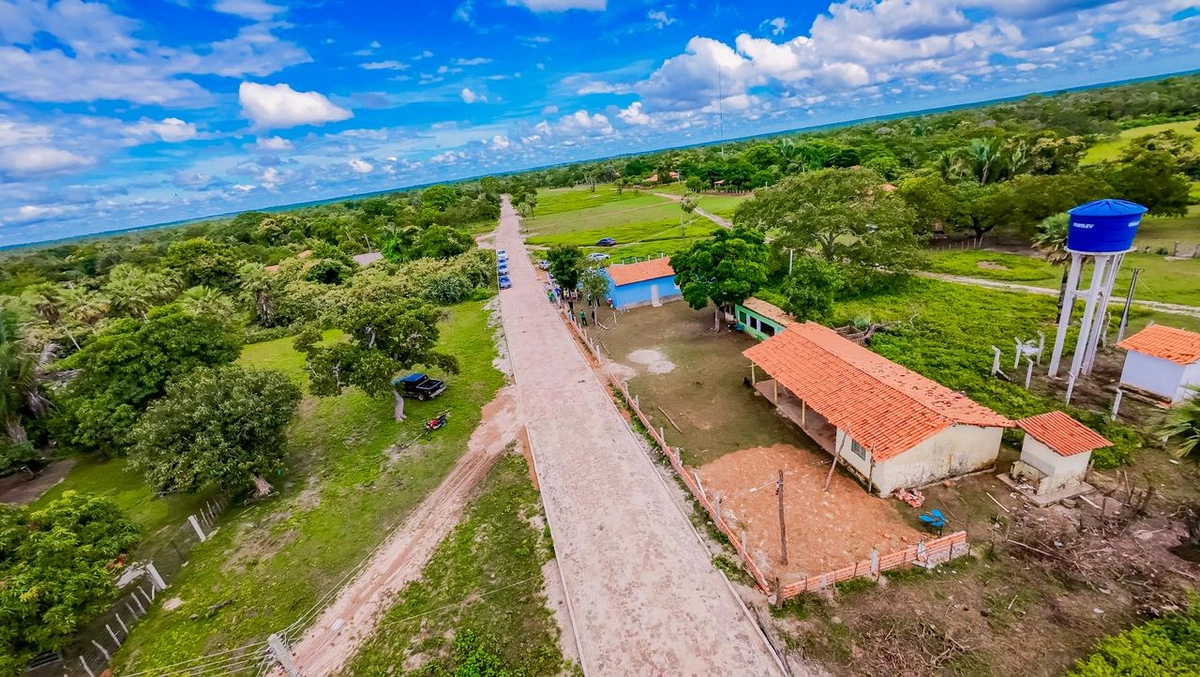 Pedro Gomes inaugura calçamento e academia na zona rural de José de Freitas