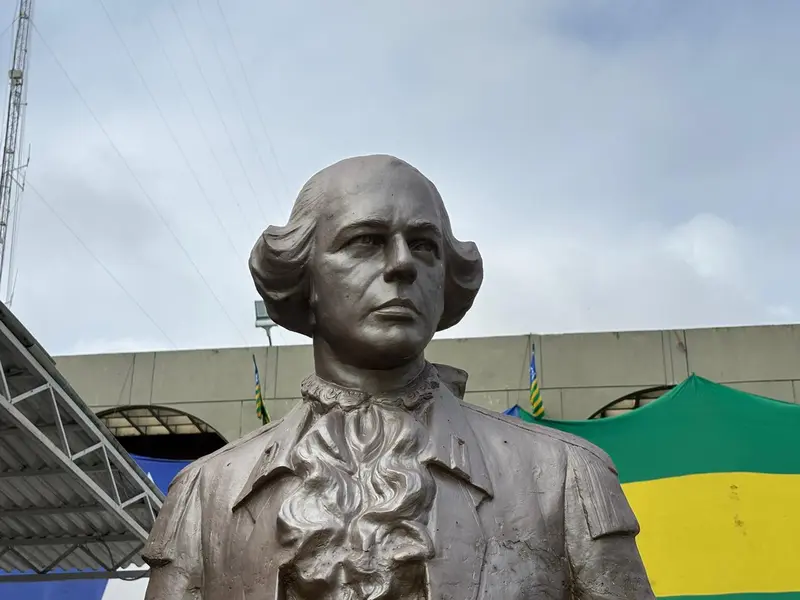 Polícia Militar celebra Tiradentes com desfile e entrega de medalhas em Teresina