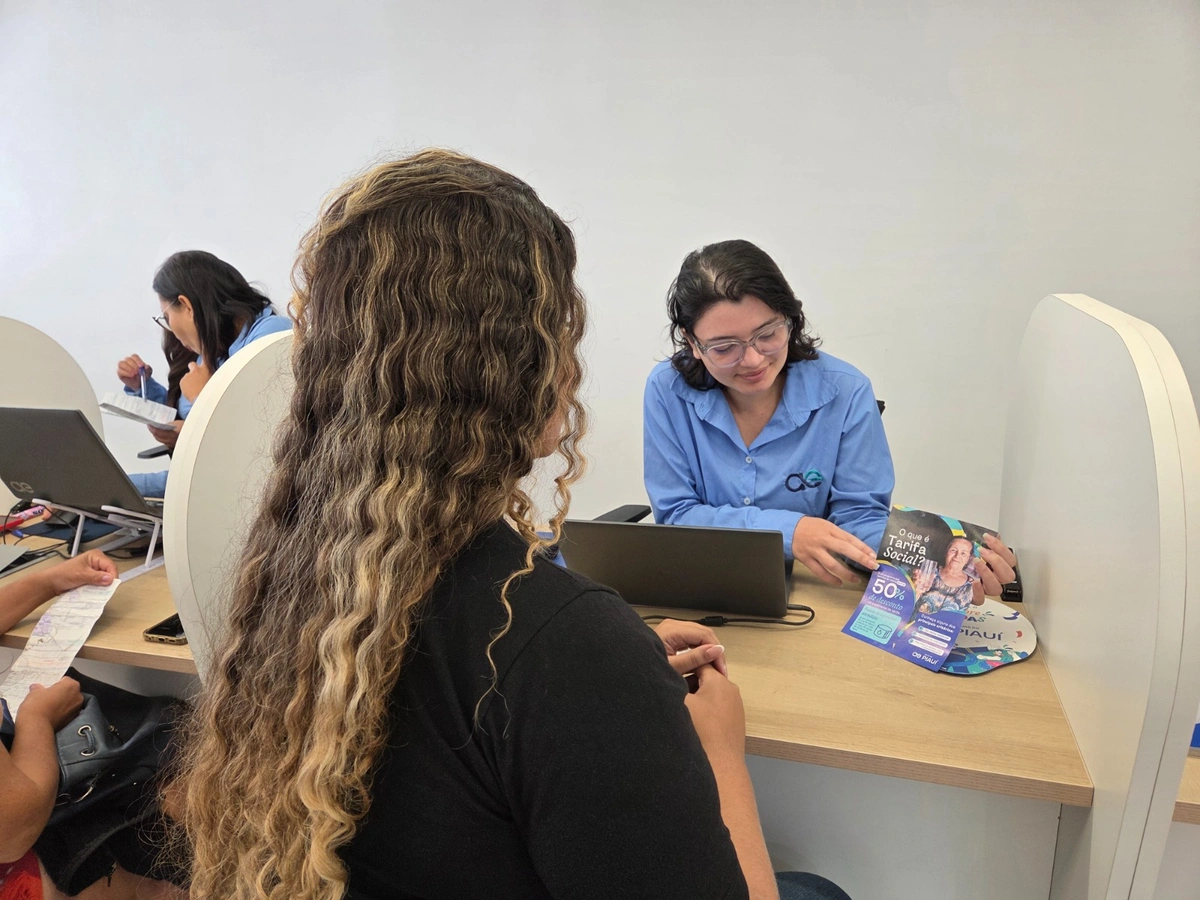 População de Ilha Grande recebe atendimento itinerante da Águas do Piauí na quinta