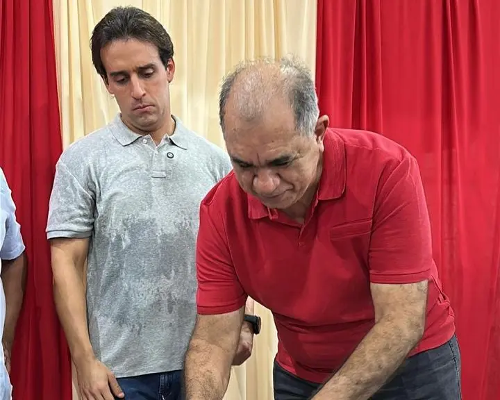 Prefeito assina obras de calçamento e nova sede da Educação em Pau D’arco