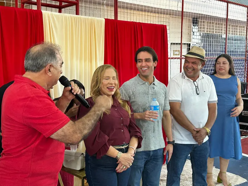 Prefeito assina obras de calçamento e nova sede da Educação em Pau D’arco