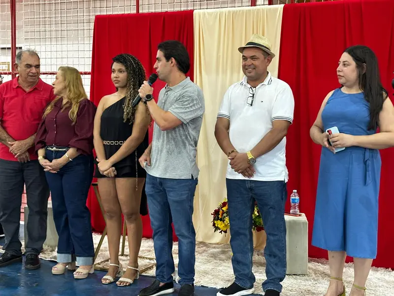 Prefeito assina obras de calçamento e nova sede da Educação em Pau D’arco