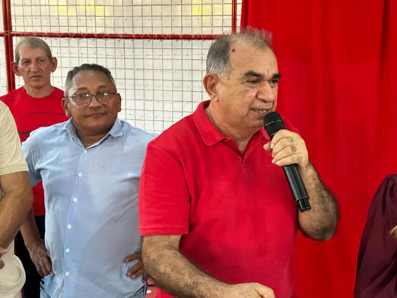 Prefeito assina obras de calçamento e nova sede da Educação em Pau D’arco