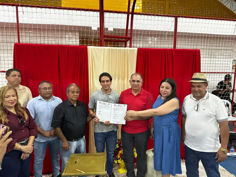 Prefeito assina obras de calçamento e nova sede da Educação em Pau D’arco