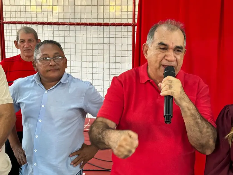 Prefeito assina obras de calçamento e nova sede da Educação em Pau D’arco