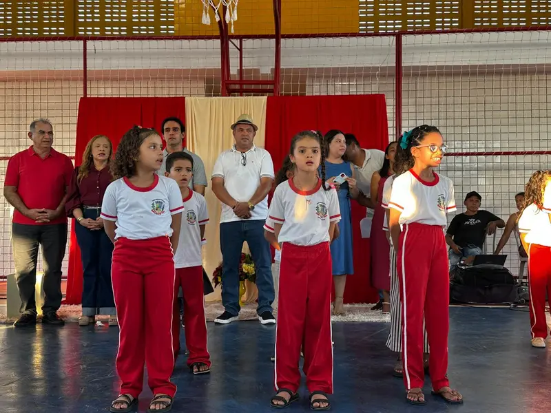 Prefeito assina obras de calçamento e nova sede da Educação em Pau D’arco