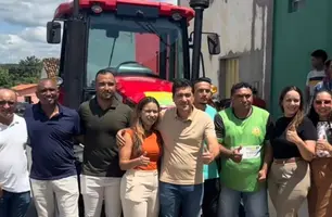 Prefeito de Massapê do Piauí reforça apoio ao campo com trator e colmeias novas (Foto: Reprodução)
