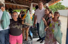 Prefeito mantém tradição e distribui peixes na Semana Santa em Pau D’Arco