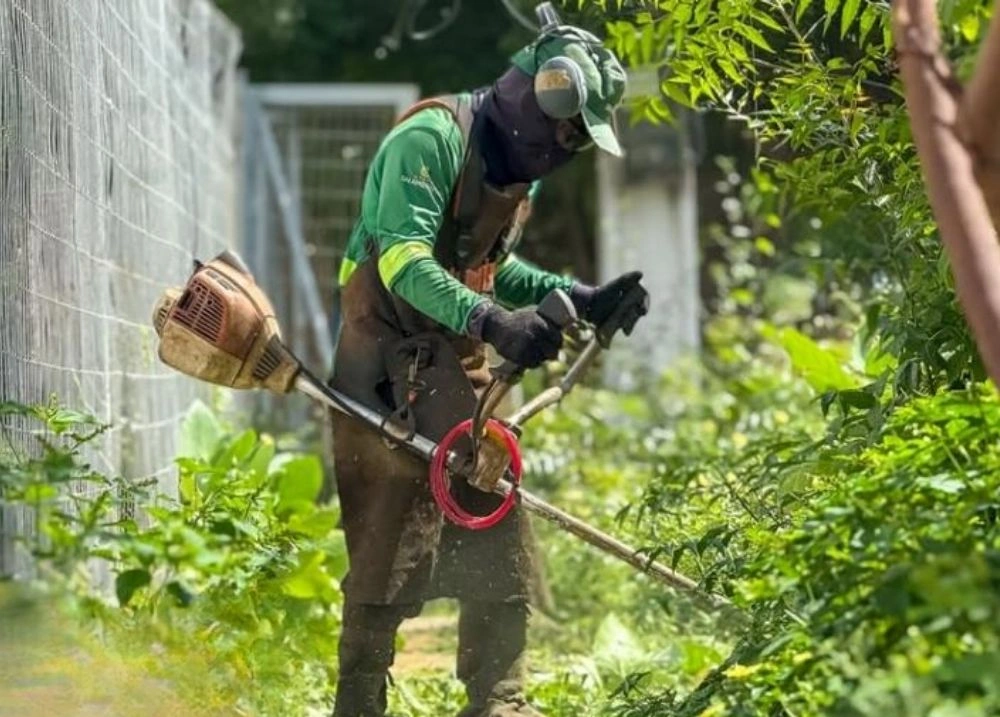 Prefeitura de Parnaíba realiza mutirão de limpeza e zeladoria no Residencial Dunas