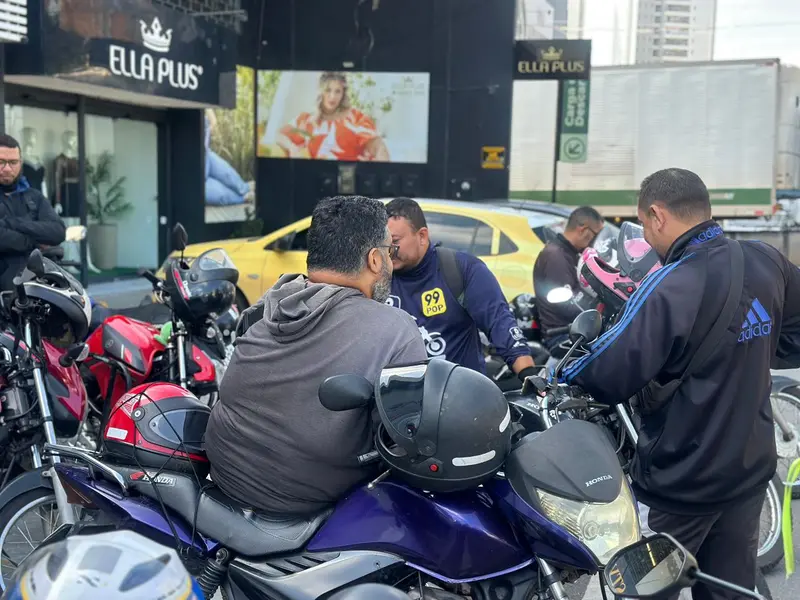 'Projeto pode reduzir renda', dizem motoristas por aplicativo em ato em Teresina