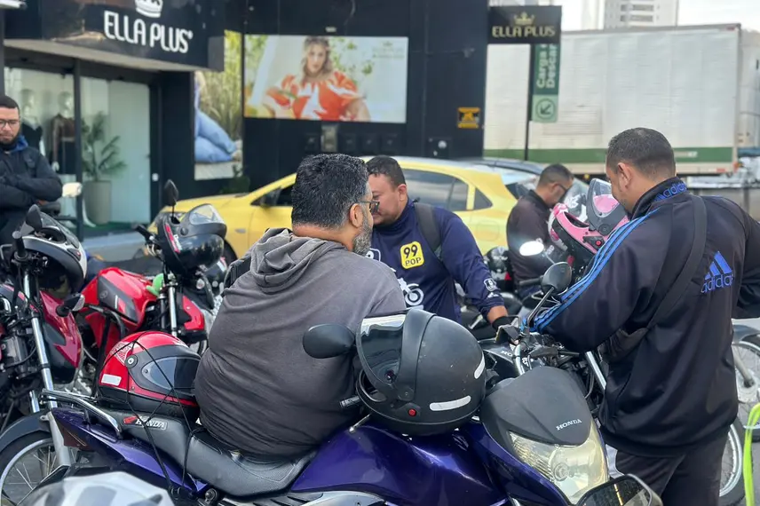 'Projeto pode reduzir renda', dizem motoristas por aplicativo em ato em Teresina