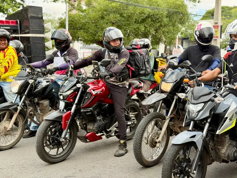 'Projeto pode reduzir renda', dizem motoristas por aplicativo em ato em Teresina