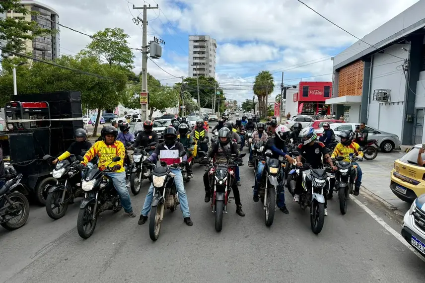 'Projeto pode reduzir renda', dizem motoristas por aplicativo em ato em Teresina