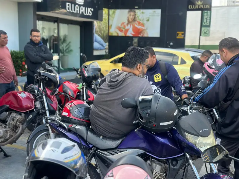 'Projeto pode reduzir renda', dizem motoristas por aplicativo em ato em Teresina