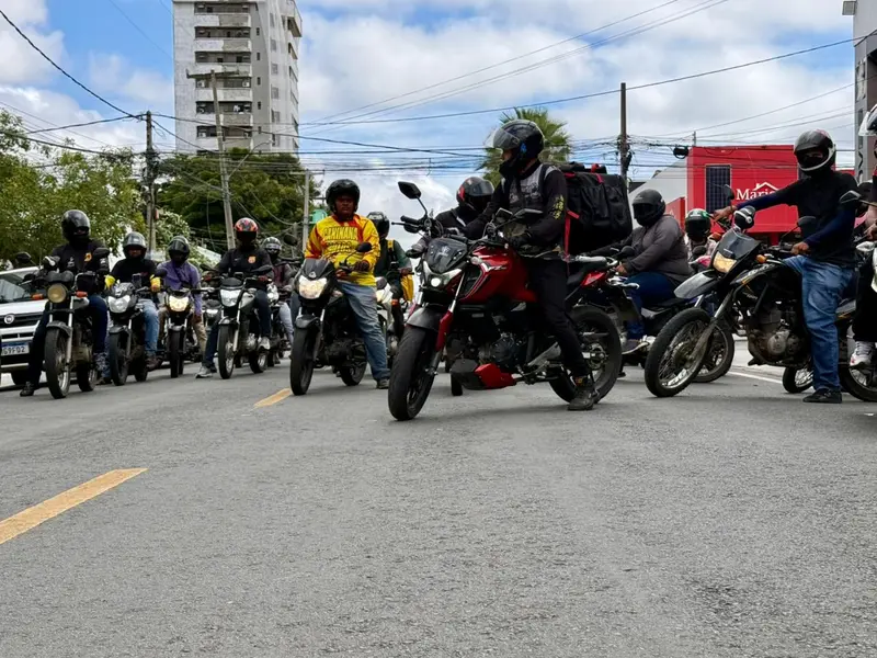 'Projeto pode reduzir renda', dizem motoristas por aplicativo em ato em Teresina