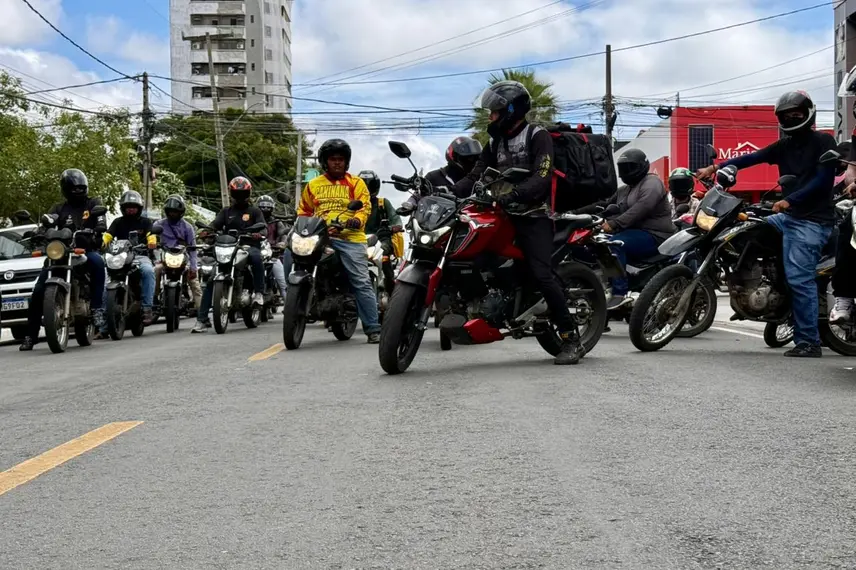 'Projeto pode reduzir renda', dizem motoristas por aplicativo em ato em Teresina