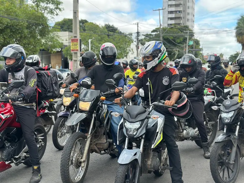 'Projeto pode reduzir renda', dizem motoristas por aplicativo em ato em Teresina